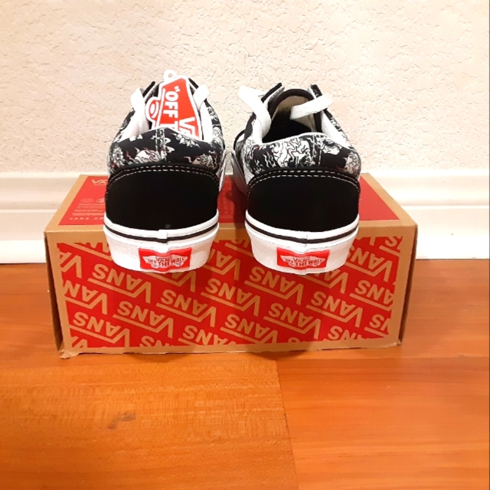 Vans - Picture 2 of 4